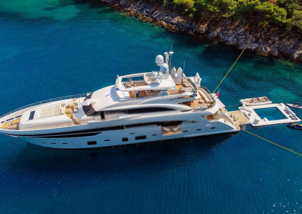 yacht-charter-m-y-mirage- IV