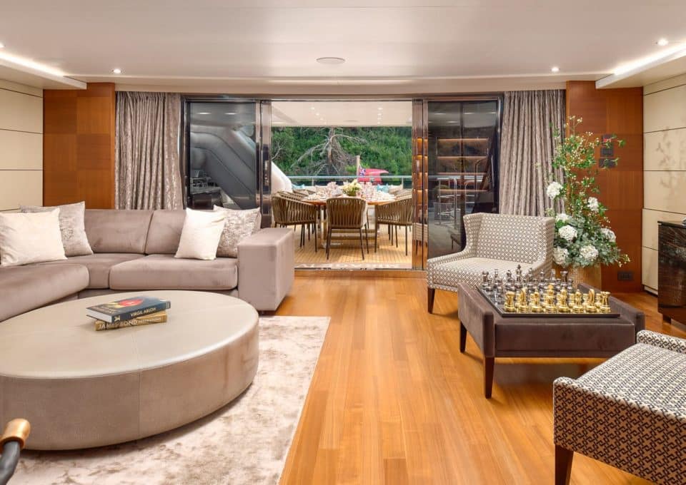 yacht-charter-m-y-mirage- IV