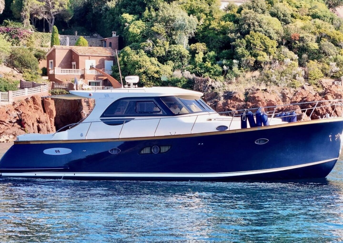day-charter-yacht-rental-m-y-abati-46-newport