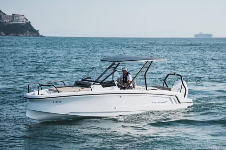 day-charter-yacht-rental-m-y-axopar-25-cross-top