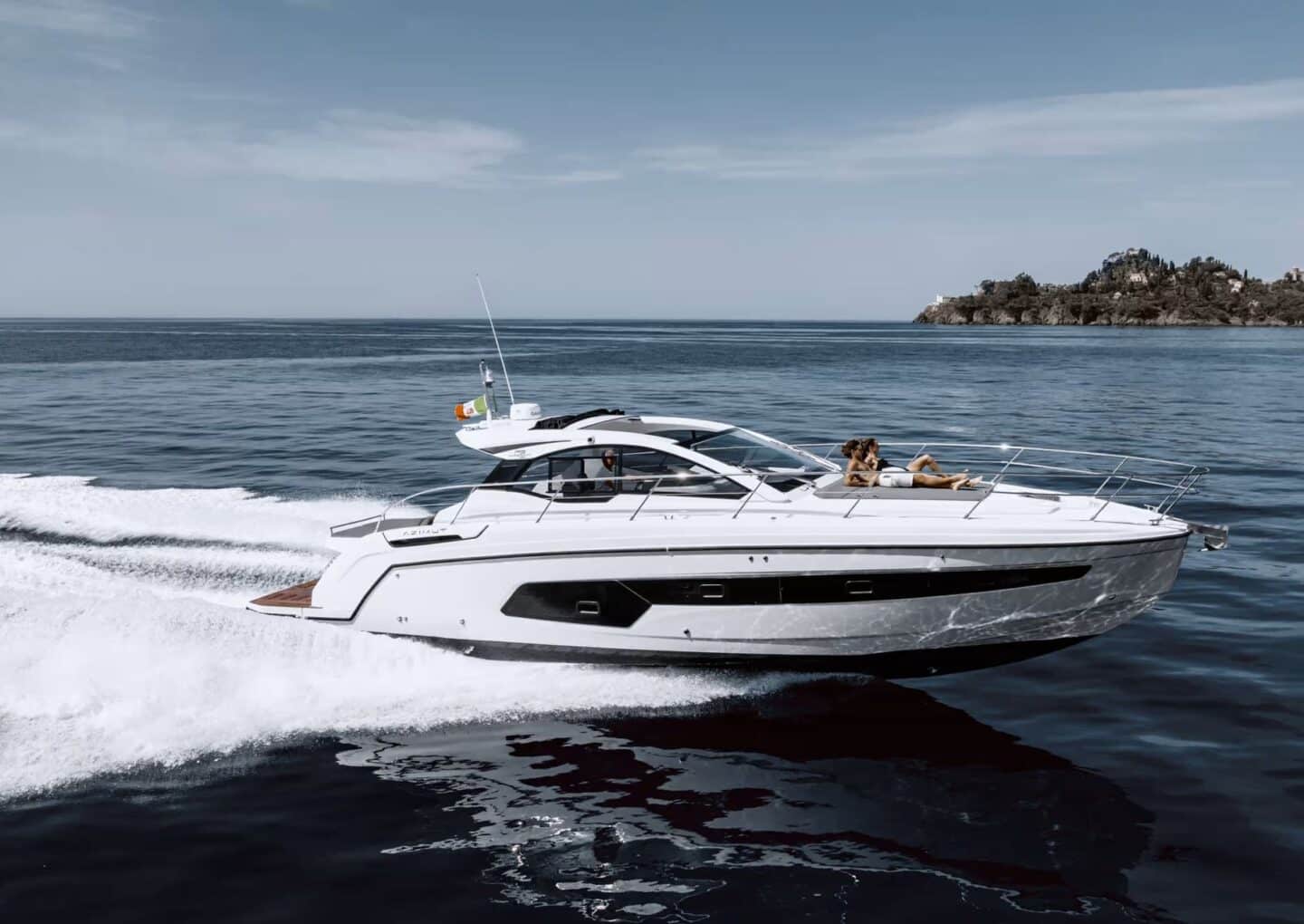 M/Y Azimut Atlantis 45 | Charter with Arthaud Yachting day-charter-yacht-rental-m-y-azimut-atlantis-45
