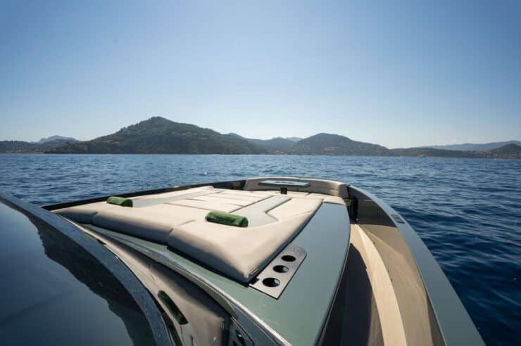 day-charter-yacht-rental-m-y-vanquish-54-open