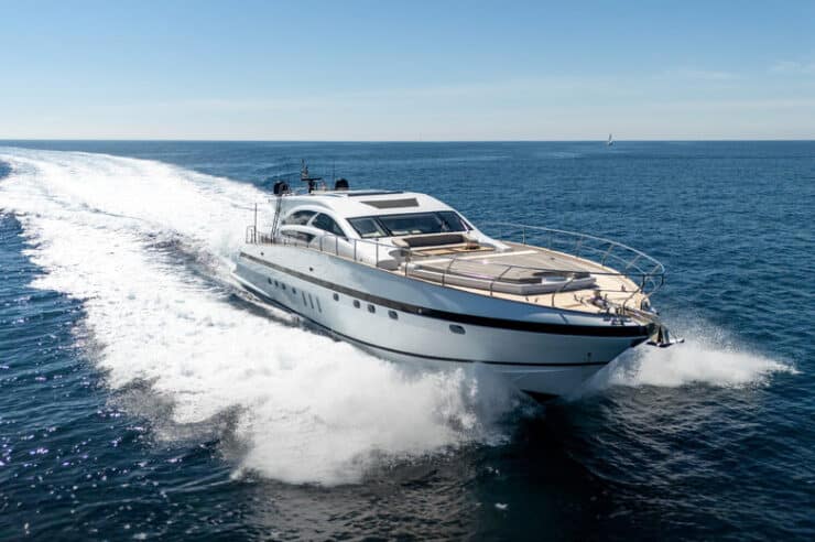 yacht-charter-m-y-goldfinger