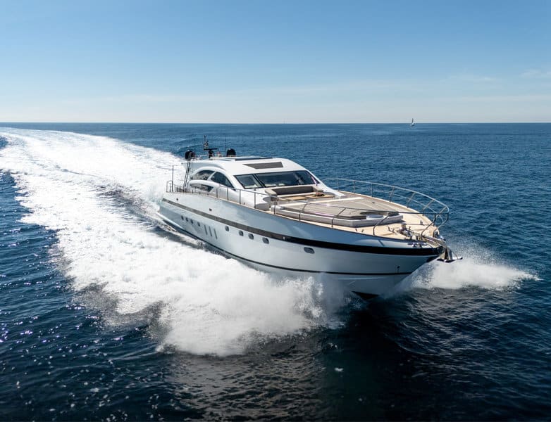 yacht-charter-m-y-goldfinger