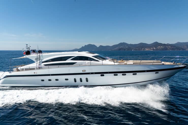 yacht-charter-m-y-goldfinger