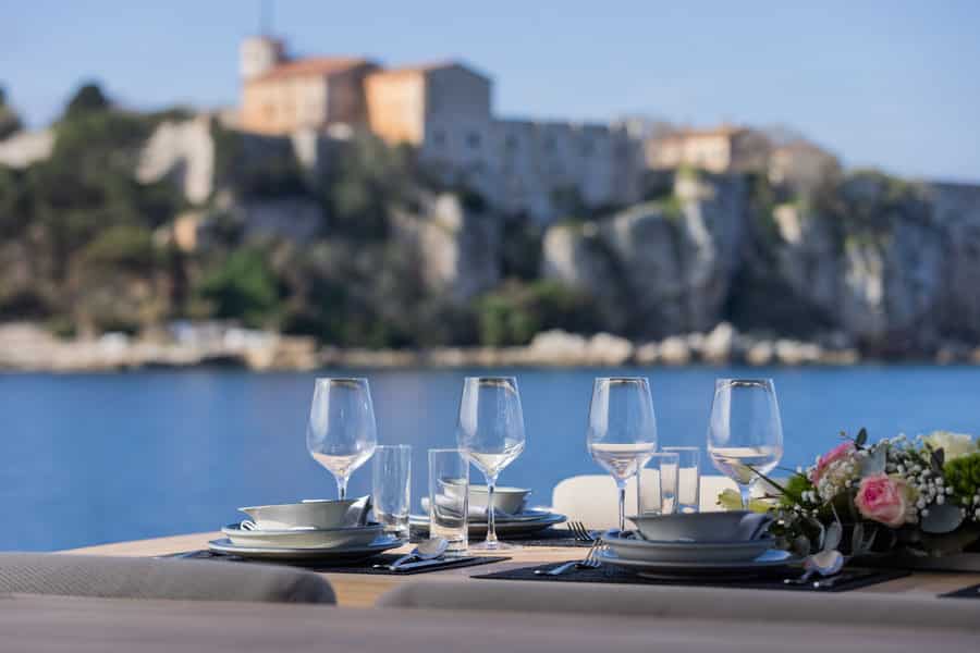 yacht-charter-m-y-goldfinger