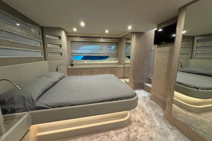 day-charter-yacht-rental-m-y-Ferretti-650