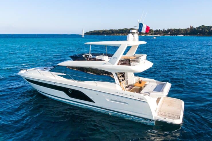 day-charter-yacht-rental-m-y-prestige-590