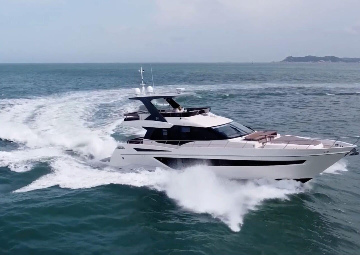 day-charter-yacht-rental-my-maxwell-64