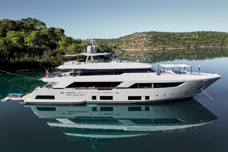 yacht-charter-m-y-bizman