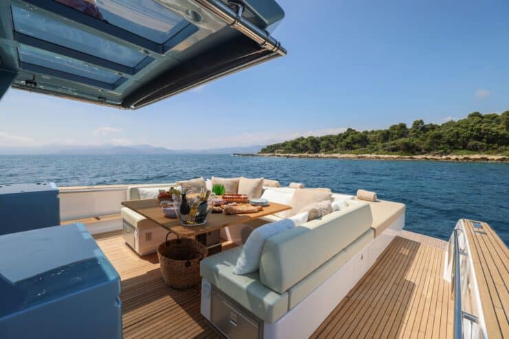 day-charter-yacht-rental-m-y-pardo-50-blue