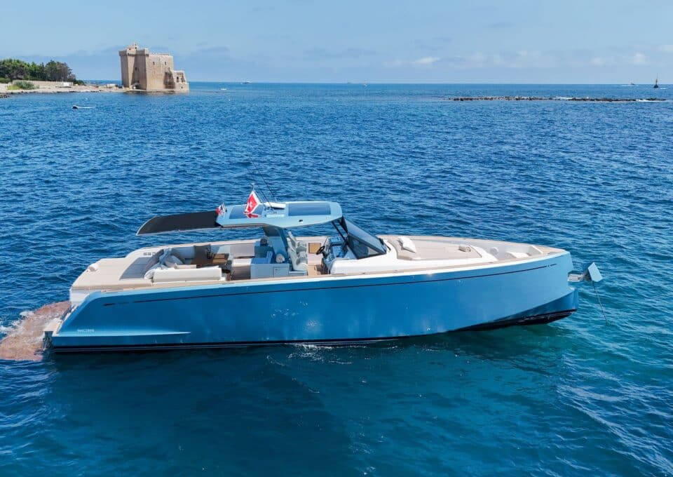 day-charter-yacht-rental-m-y-pardo-50-blue