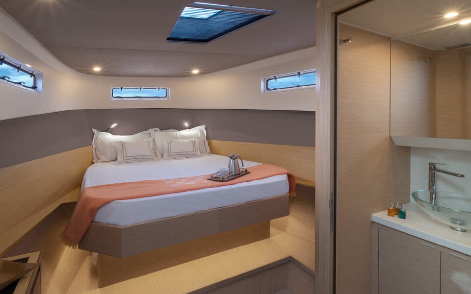 day-charter-yacht-rental-solaris40-open