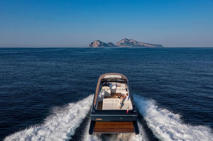 yacht-charter-M-Y-SPECTRE