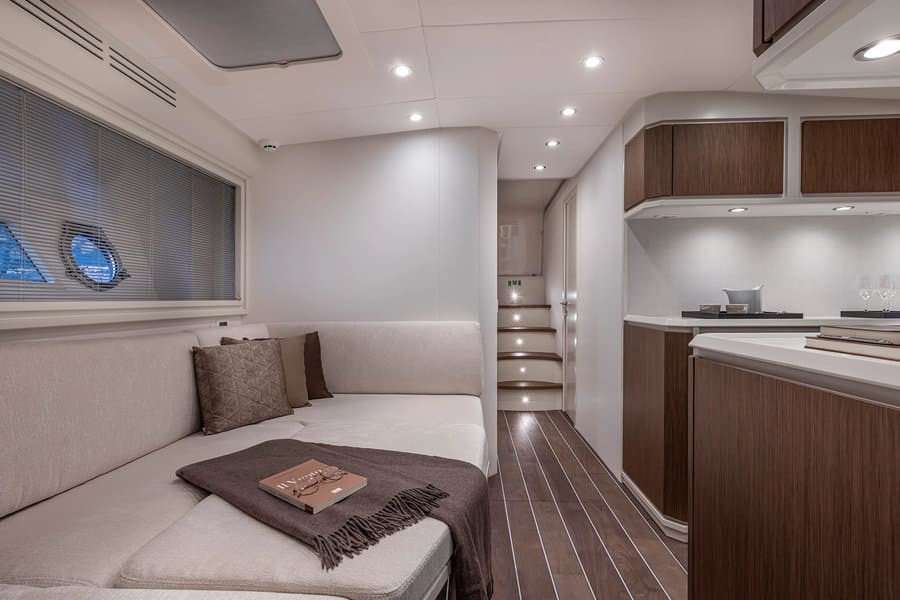 yacht-charter-M-Y-SPECTRE