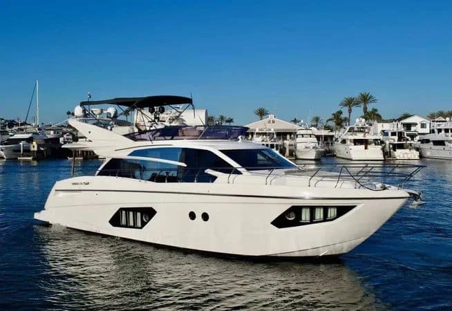 day-charter-yacht-rental-m-y-ABSOLUT-52-FLY-05